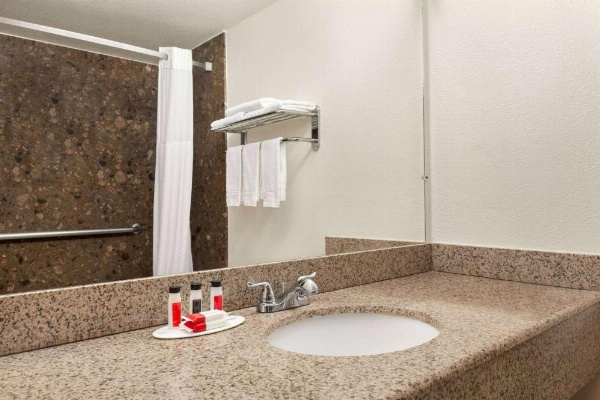 Ramada by Wyndham Arcata image 12