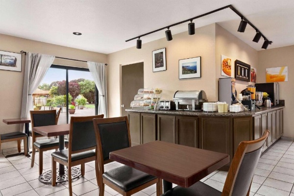 Ramada by Wyndham Arcata image 16