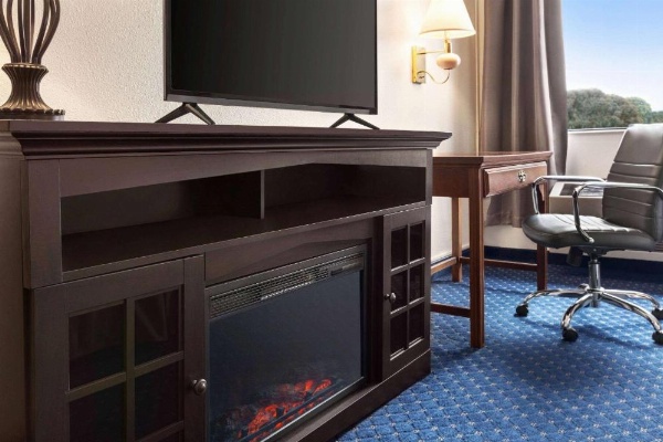 Ramada by Wyndham Arcata image 8